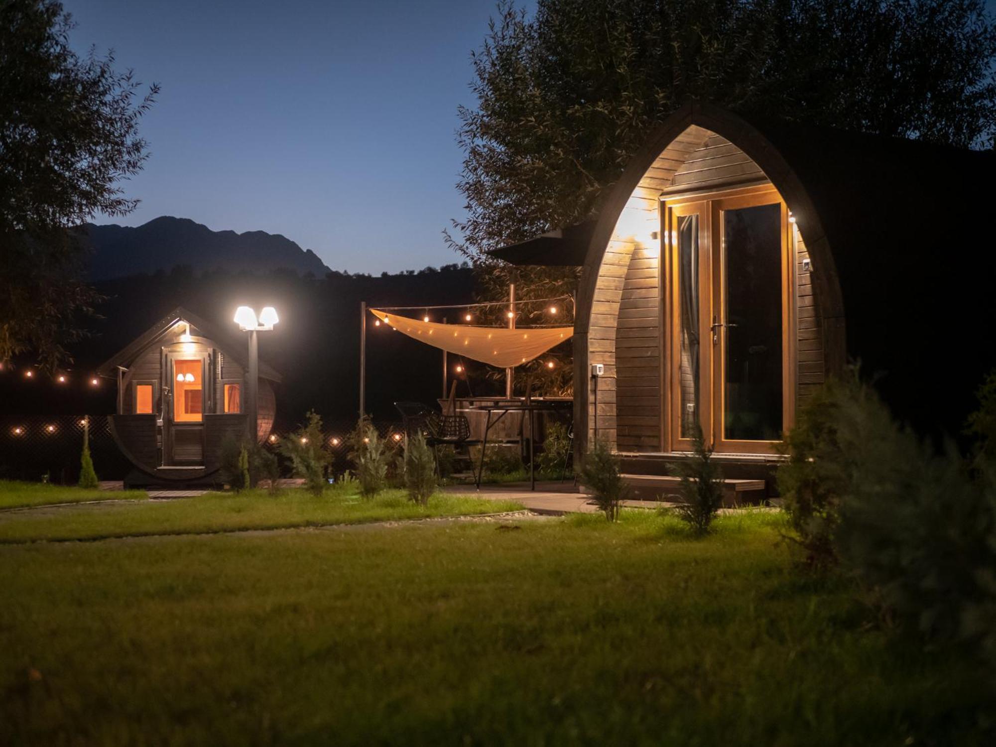 Glamp In Style Pods Resort Bran  Bagian luar foto