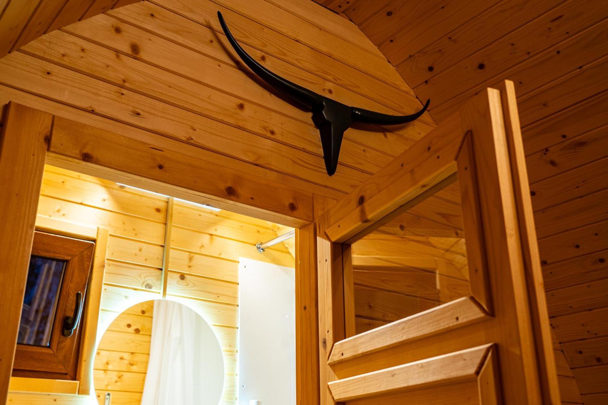 Glamp In Style Pods Resort Bran  Bagian luar foto