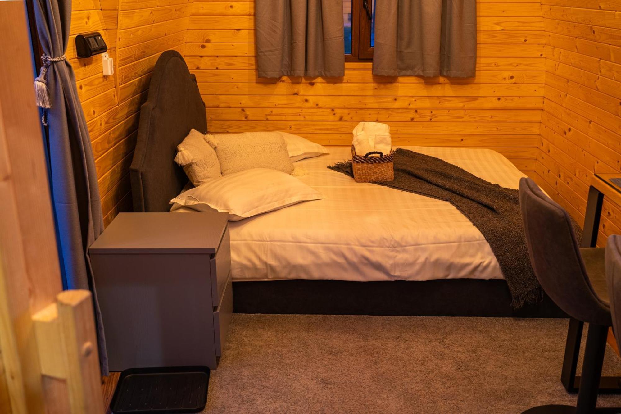 Glamp In Style Pods Resort Bran  Bagian luar foto