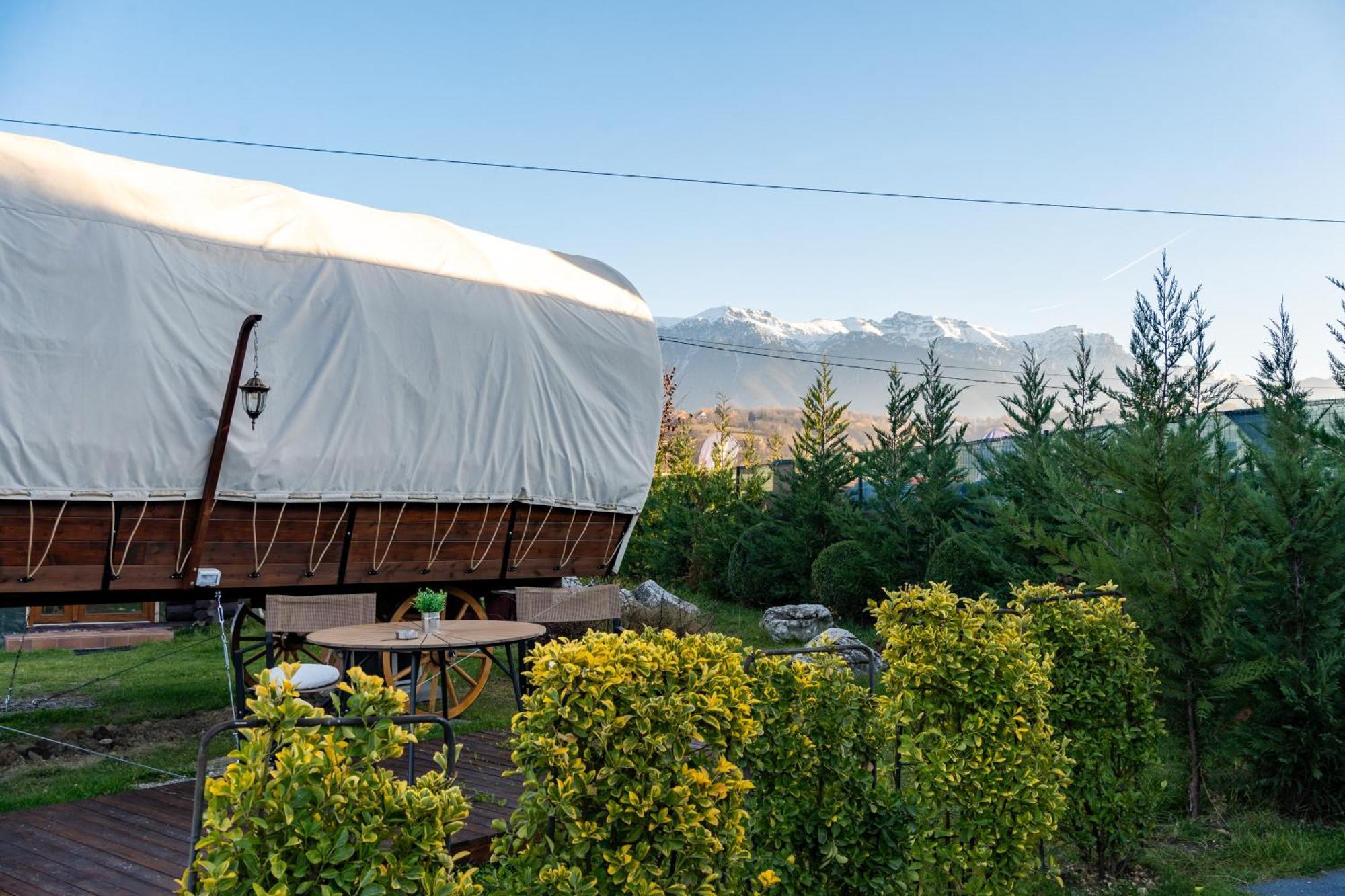 Glamp In Style Pods Resort Bran  Bagian luar foto