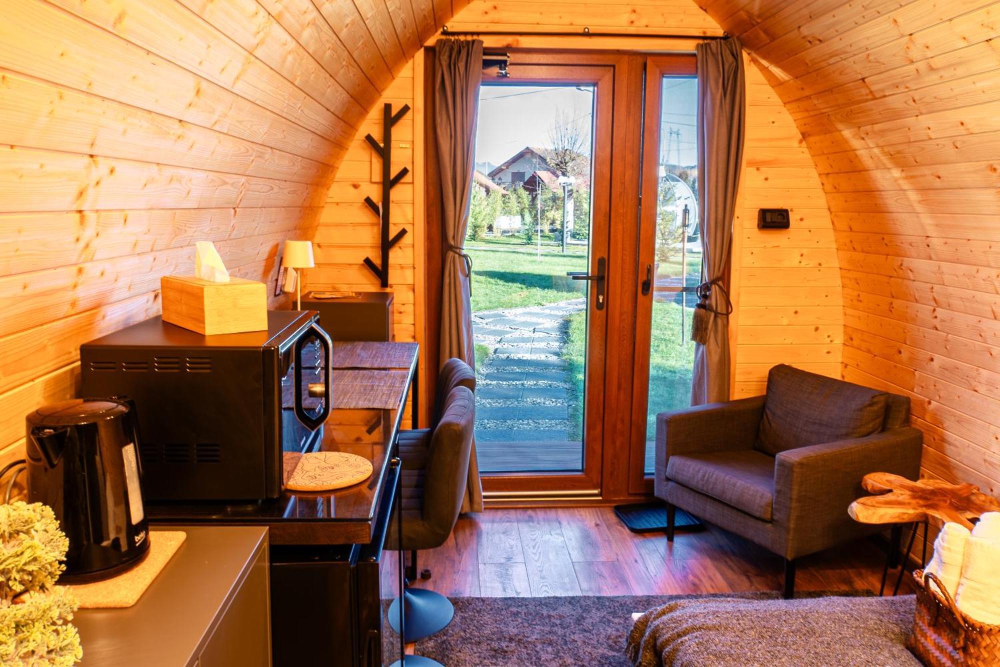 Glamp In Style Pods Resort Bran  Bagian luar foto