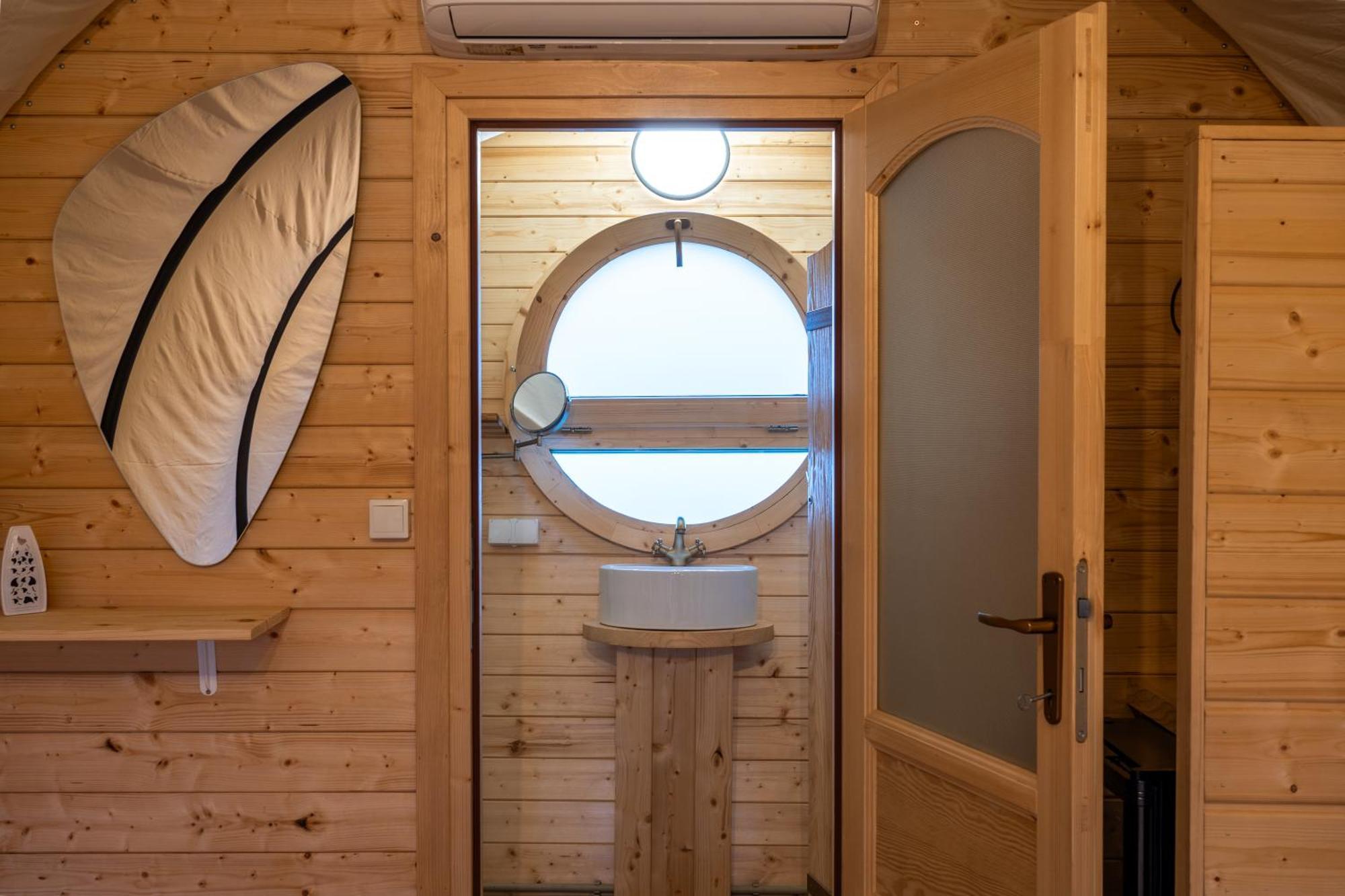 Glamp In Style Pods Resort Bran  Bagian luar foto
