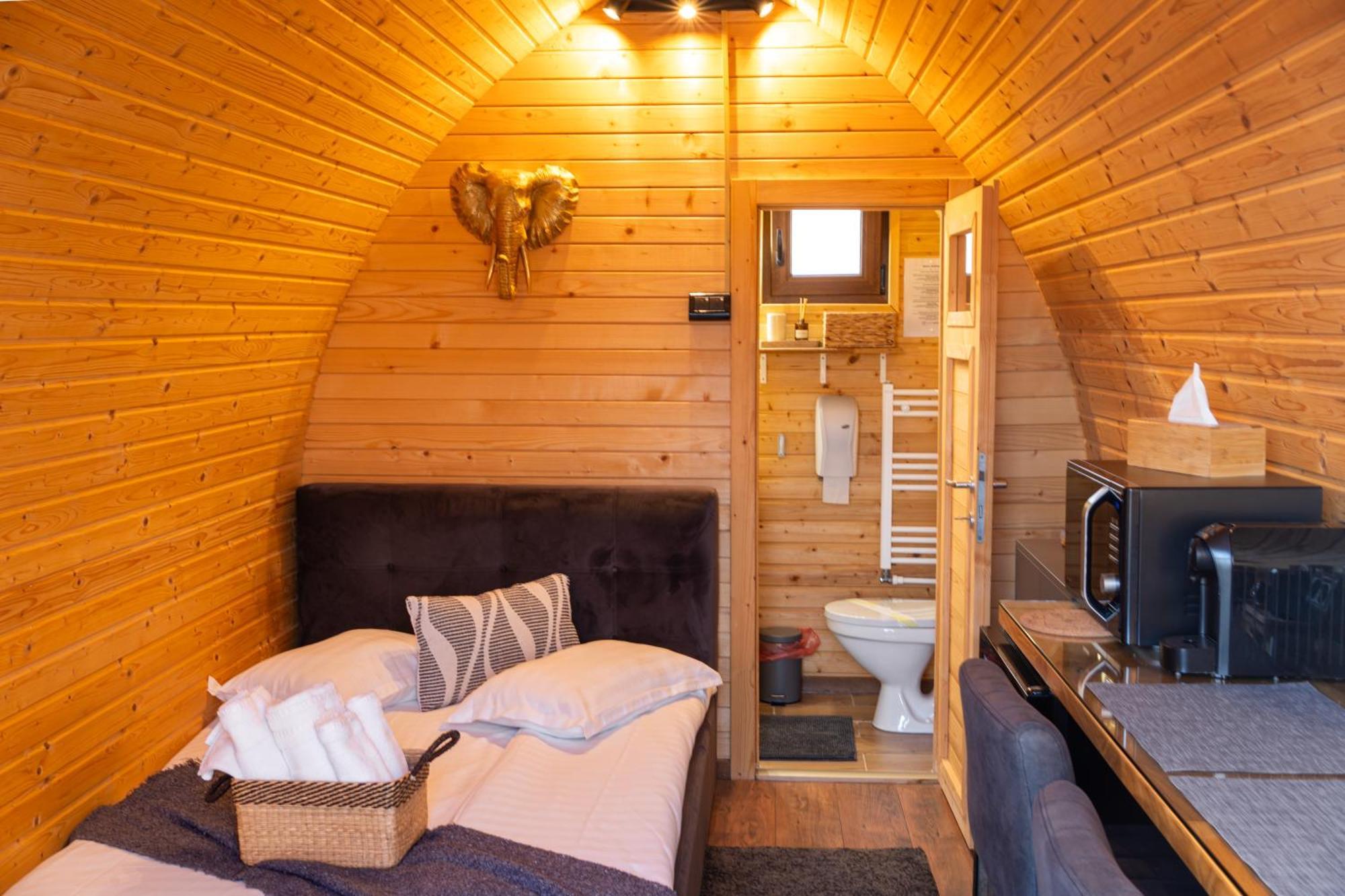 Glamp In Style Pods Resort Bran  Bagian luar foto