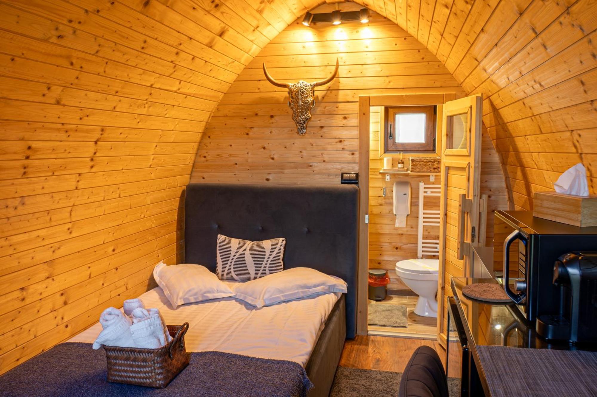 Glamp In Style Pods Resort Bran  Bagian luar foto